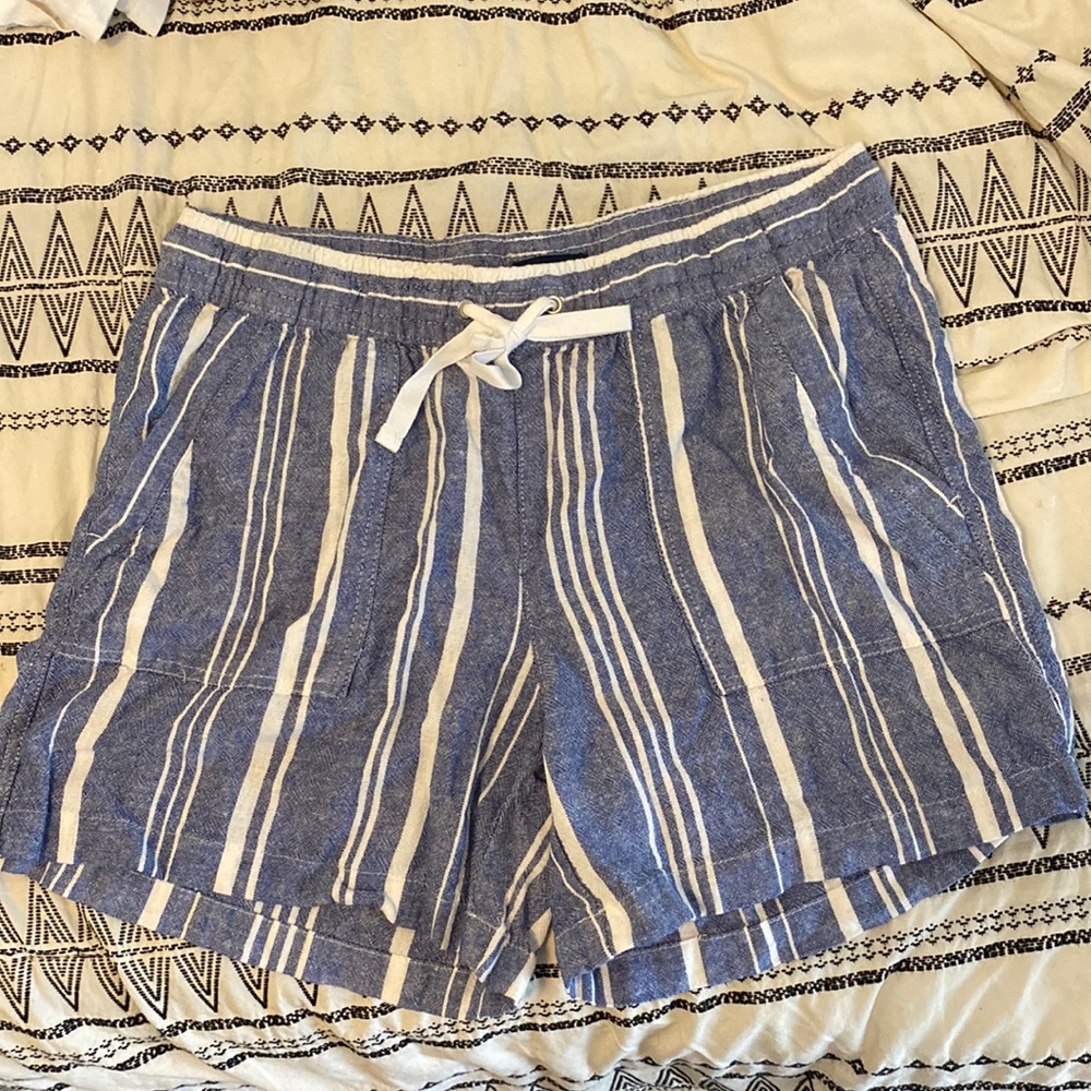 Size M. No rips or flaws